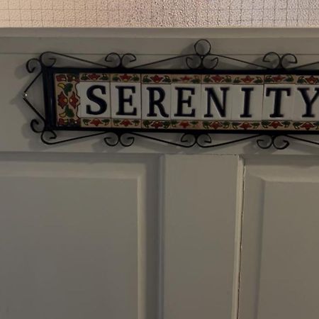 Serenity Лонгфорд Екстериор снимка